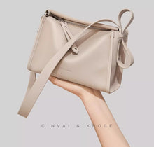 Xiao C&K flagship store bag women's 2024 new women's bag crossbody bag large capacity shoulder bag commuting pillow bag