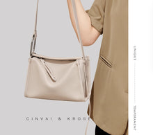 Xiao C&K flagship store bag women's 2024 new women's bag crossbody bag large capacity shoulder bag commuting pillow bag