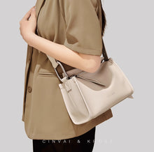 Xiao C&K flagship store bag women's 2024 new women's bag crossbody bag large capacity shoulder bag commuting pillow bag