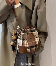 Official website: Xiaoc&K flagship store bag, women's 2024 new crossbody bag, high-end feeling, autumn and winter commuting single shoulder bucket bag