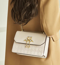 Aokang small square bag for women 2024 new bag for women commuting shoulder bag, niche high-end sense, large capacity crossbody bag