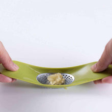 Manual Garlic Press with Curved Garlic Mash Ship Type Rocker Type